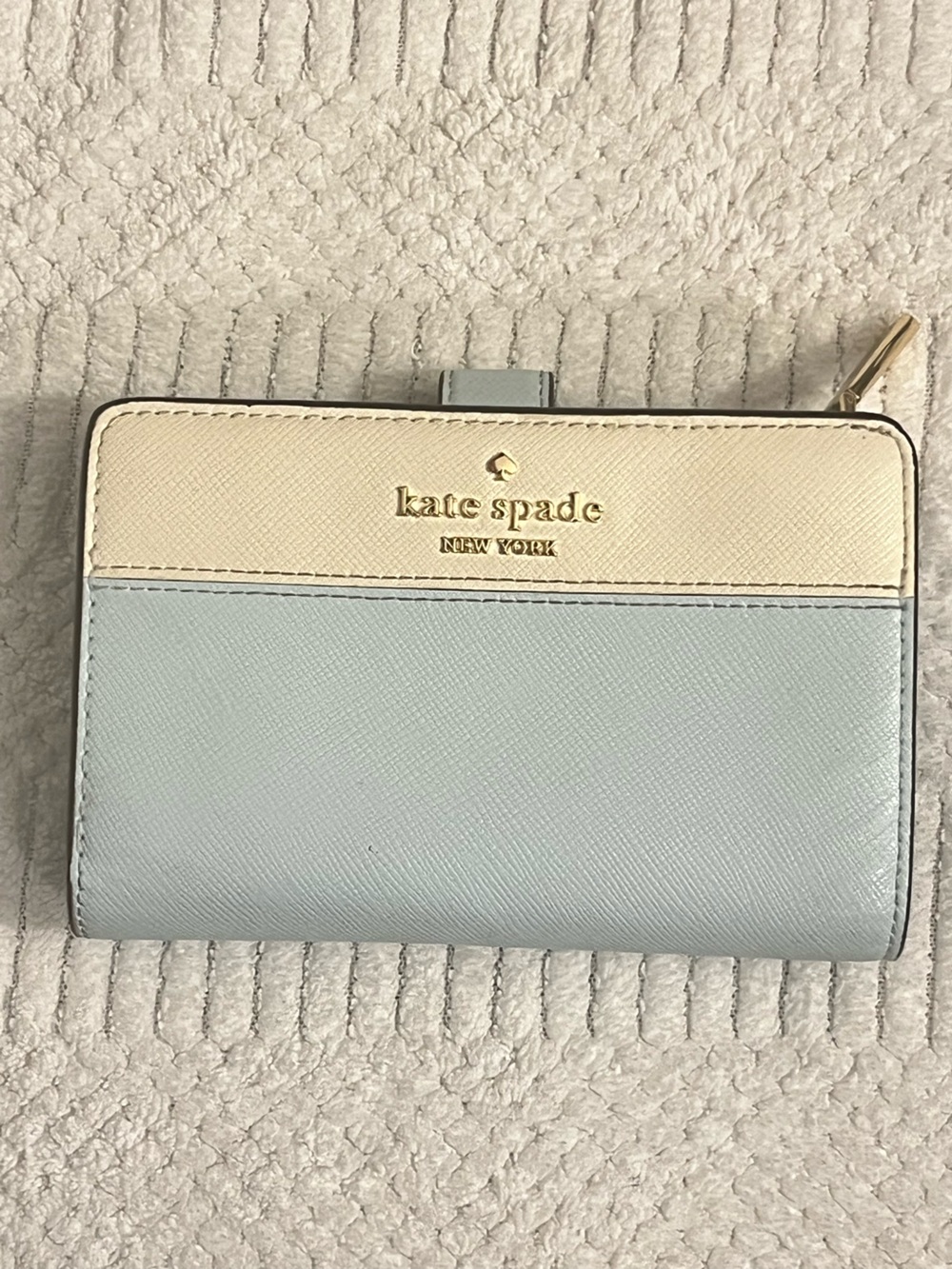 Cute! kate spade Light Blue & Cream Compact Bifold Wallet